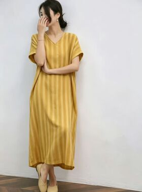 设计师原创26年夏新款简约时尚休闲百搭V领条纹短袖连衣裙女3611