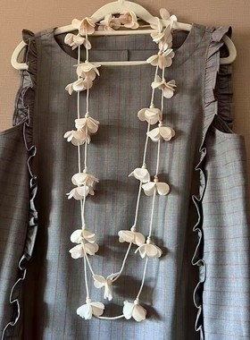 欧美2025新款丝缎花瓣毛衣链小众感气质多层花朵包挂项链配饰