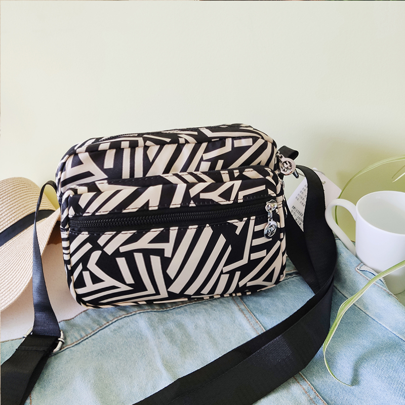 轻便新款潮印花中年风牛津布包