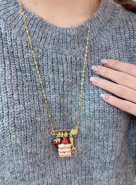 金色草莓蛋糕回形针叉子闪钻项链女小众个性可爱设计锁骨链毛衣链