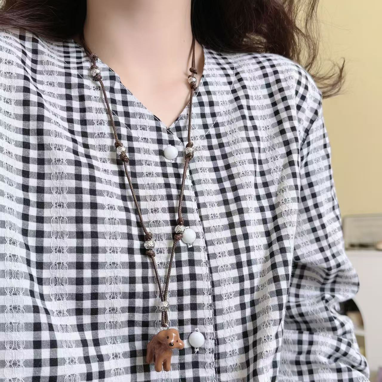 棕色滴釉泰迪狗编织绳长款项链女小众个性设计秋冬百搭毛衣链颈链