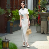 千百思2025新中式 旗袍改良高端气质高级感白色素雅刺绣连衣裙夏季