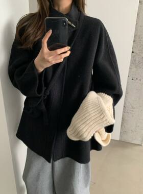 2026新款欧货简约时尚羊毛双面呢大衣女短款立领木扣毛呢外套女