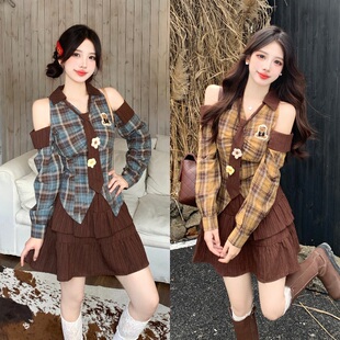 大码 上衣高腰a字短裙女春显瘦两件套 胖mm甜辣设计感露肩格子衬衫