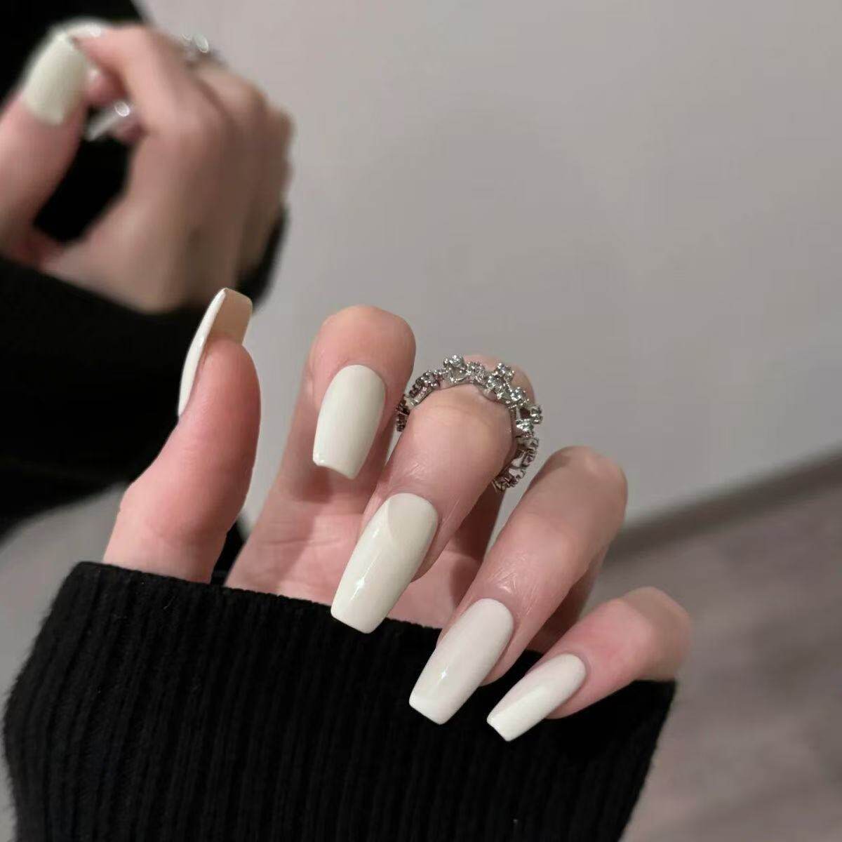 穿戴甲美甲2026高级感气质短款白色优雅纯欲显白美甲假指甲贴片