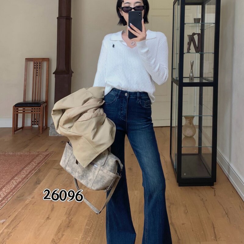 小松菜26096秋款新品简洁时尚显瘦高弹拖地高腰修身牛仔喇叭裤图片