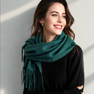 精致山羊绒围巾女冬季保暖秋冬披肩两用百搭纯色墨绿色窄款高级感