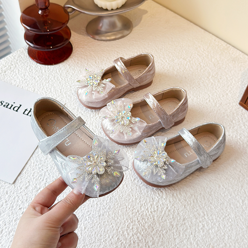 专为儿童设计水晶鞋闪亮不磨脚