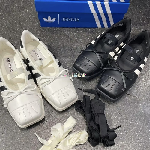 Adidas三叶草26年JENNIE联名款芭蕾风玛丽珍方头运动休闲鞋LB3787