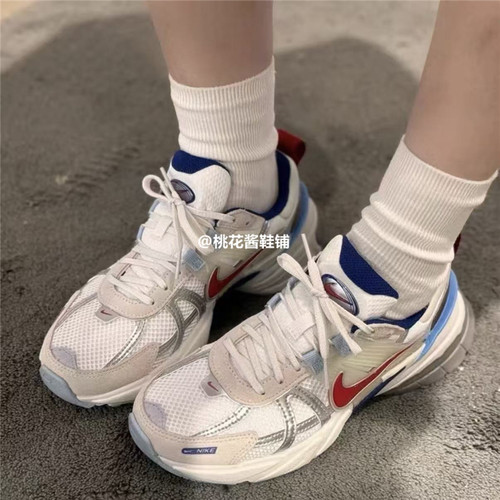 Nike耐克V2K Run女复古运动鞋2024新款红勾厚底老爹鞋 HF5724-061