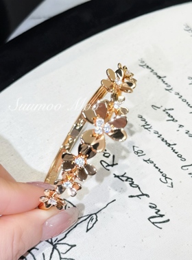 铜合金合成锆石手镯 轻奢时尚贵气光面三花手镯