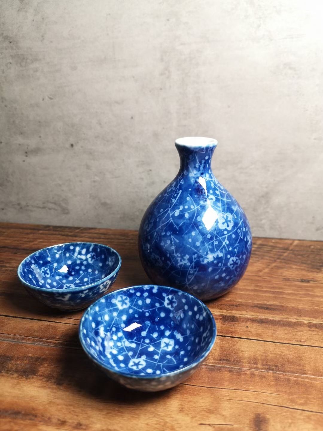 有田烧青花梅纹酒具一壶两杯x9茶亦居日本回流