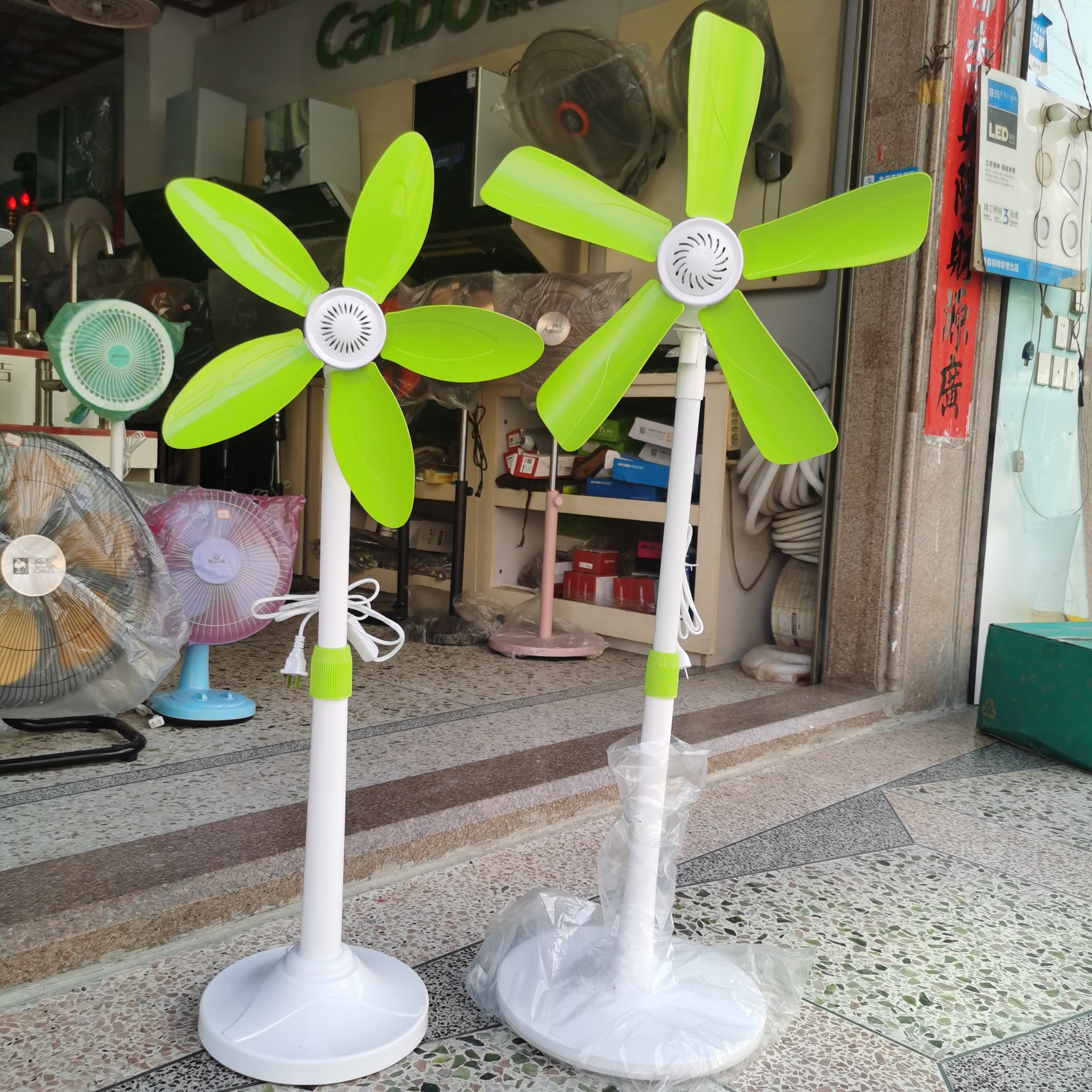 立式中格摇头电风扇便携式静音小型迷你落地扇家用小风扇学生宿舍