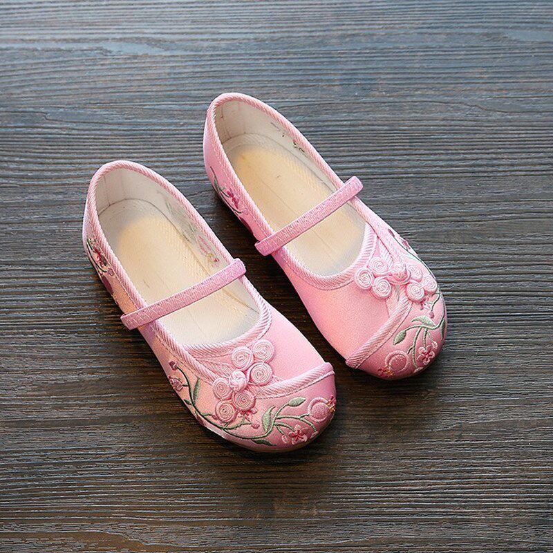Chinese style Cloth shoes children Embroidered shoes girl Hanfu Dancing shoes Ethnic style Tang costume princess Single shoesin the Shoes/Baby Shoes/Parent-child shoes , Traditional shoes/Hand-woven shoes  category - from Buy2taobao.com to provide professional Taobao agent buy service
