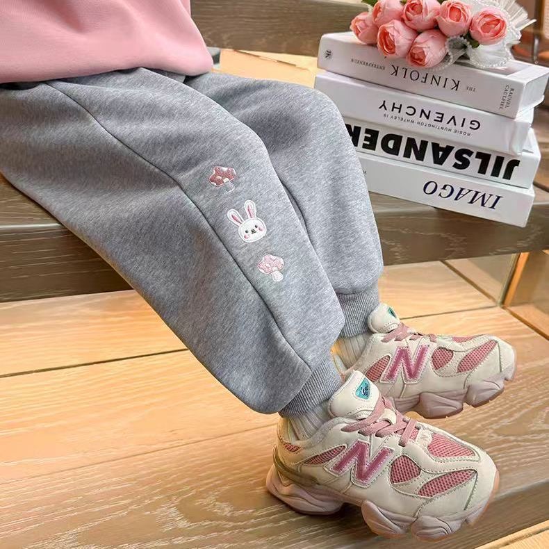 巨好看女宝宝洋气新款裤子秋冬季女童保暖卫裤冬装一体绒长裤潮