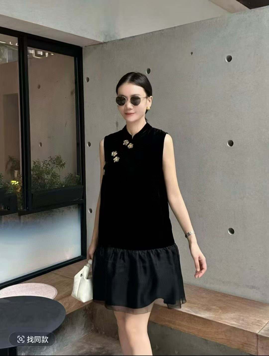 爆款真丝丝绒拼真丝欧根纱无袖背心裙全手工钉珠孔雀开屏盘扣清仓