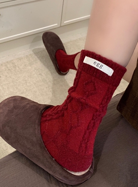 红色菱格egg兔毛袜巨好搭~本命年美袜bi入手~软糯秋冬中筒袜\