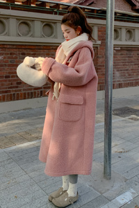 粉色羊羔毛牛角扣棉服外套女冬2022新款韩版宽松皮毛一体加厚棉服图片