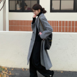灰色人字纹毛呢西装外套女秋冬中长款气质高级感英伦正肩呢子大衣，女装毛呢外套，安雅