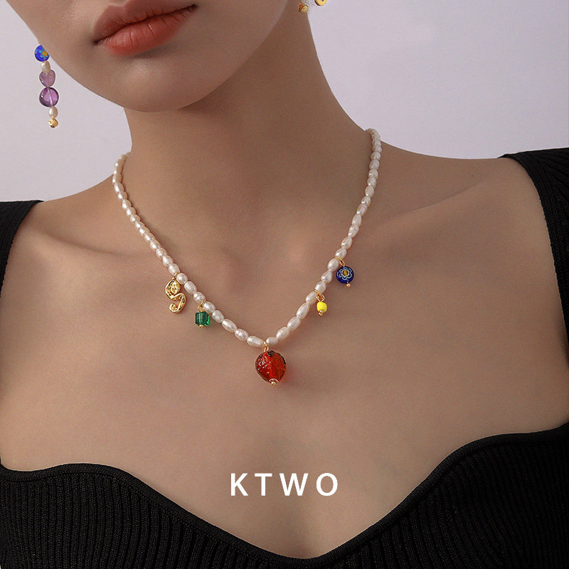天然珍珠项链女生时髦小众设计草莓琉璃吊坠秋冬毛衣锁骨链装饰品