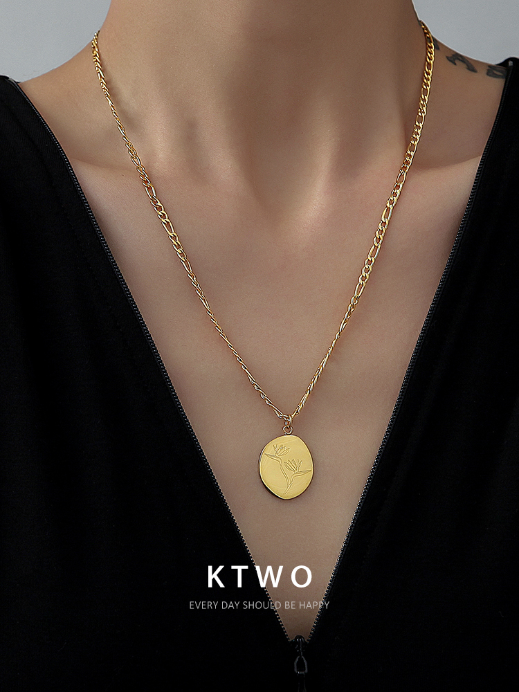 新款时尚气质雕刻吊坠毛衣项链女