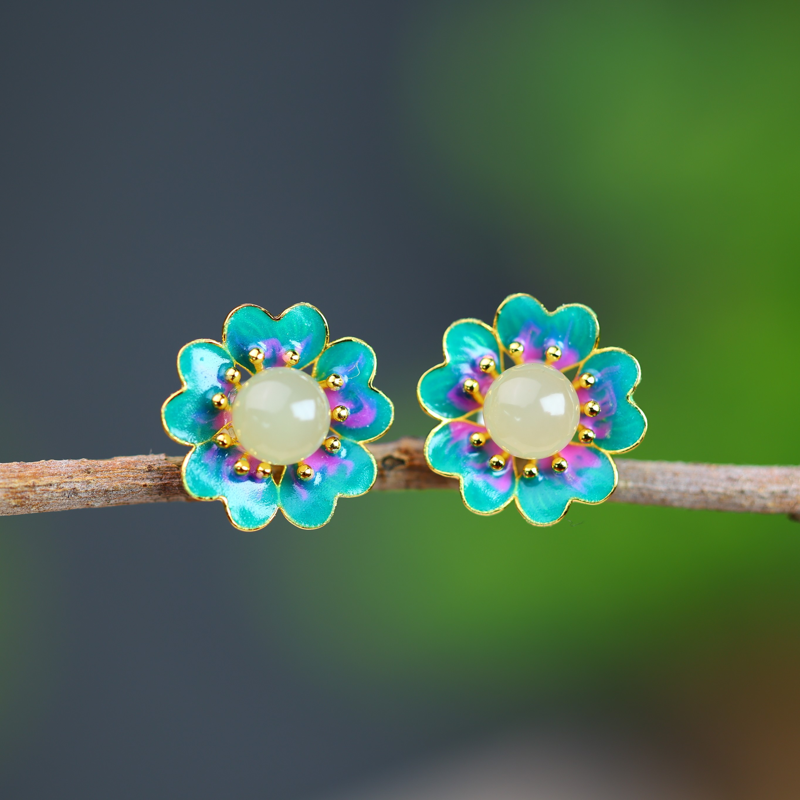 天然和田玉925银镶嵌樱花耳钉