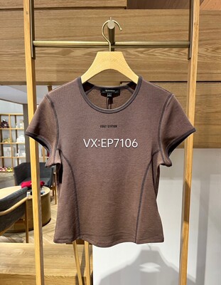 大雅家休闲减龄圆领撞色边齐腰弧摆修身T恤上衣 HFLPA5333A-999
