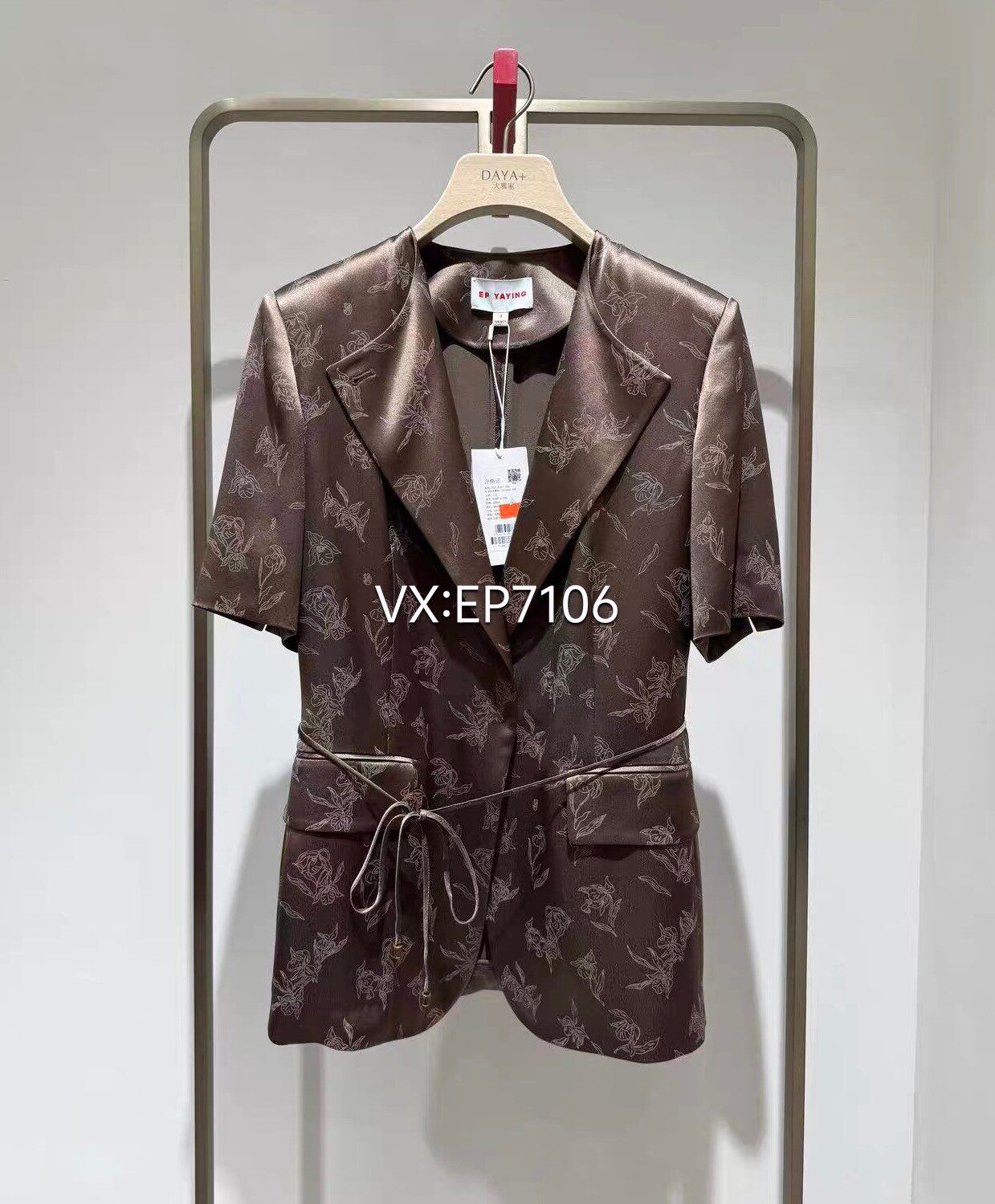 春夏款咖色印花修身短袖西装外套 EGKET1217A-3299