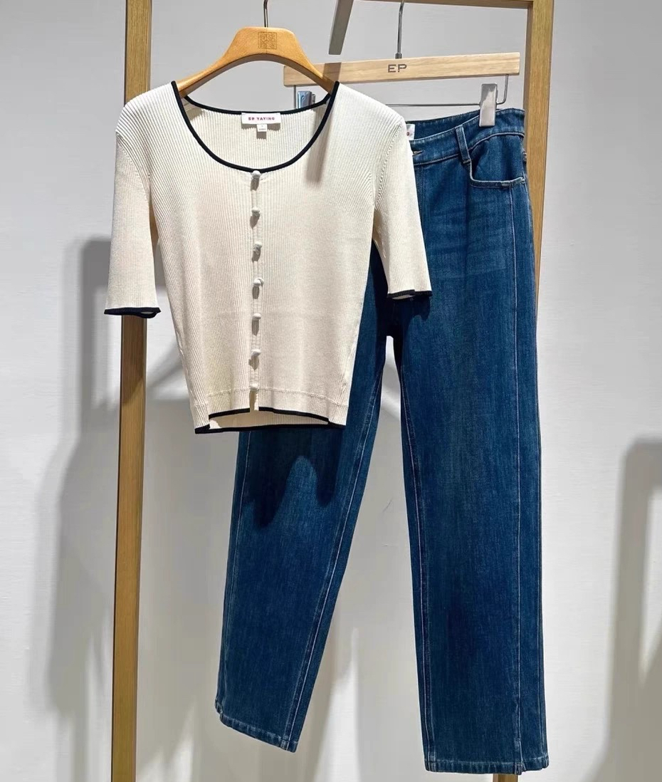 春夏款米色U领修身显瘦撞色打底衫 EGJEA9901A-1499