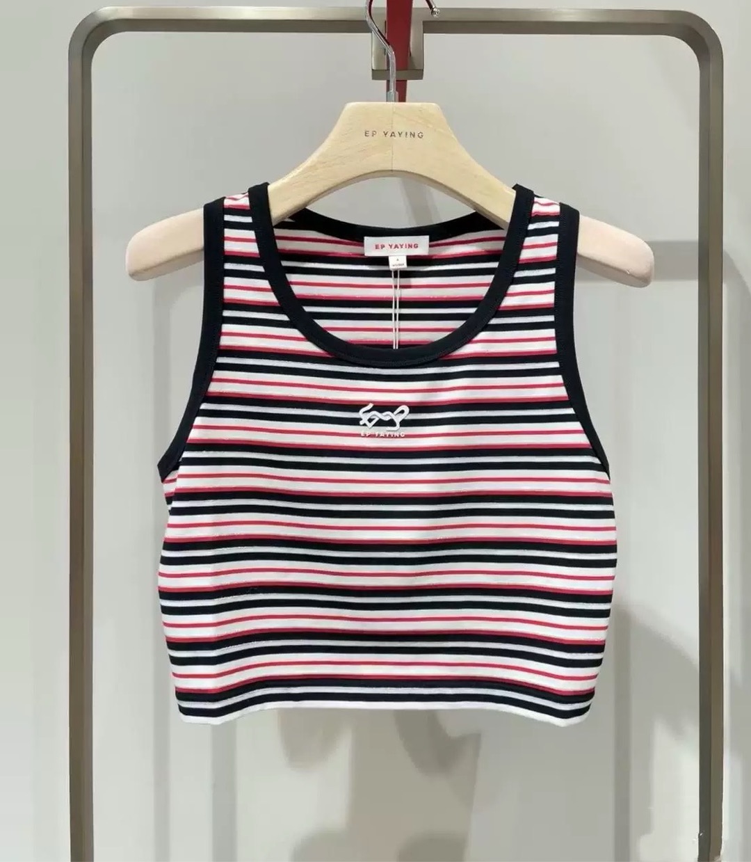春夏款藏青色时尚短款条纹无袖打底背心 EGJEA5106A-699