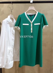 HFJEC4718A 连衣裙 1999 绿色纽扣设计V领修身 大雅家春夏款