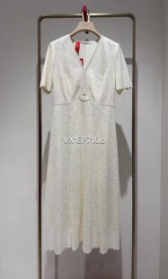 高级系列米色桑蚕丝蕾丝压褶V领连衣裙 5999 EPKEA4612A