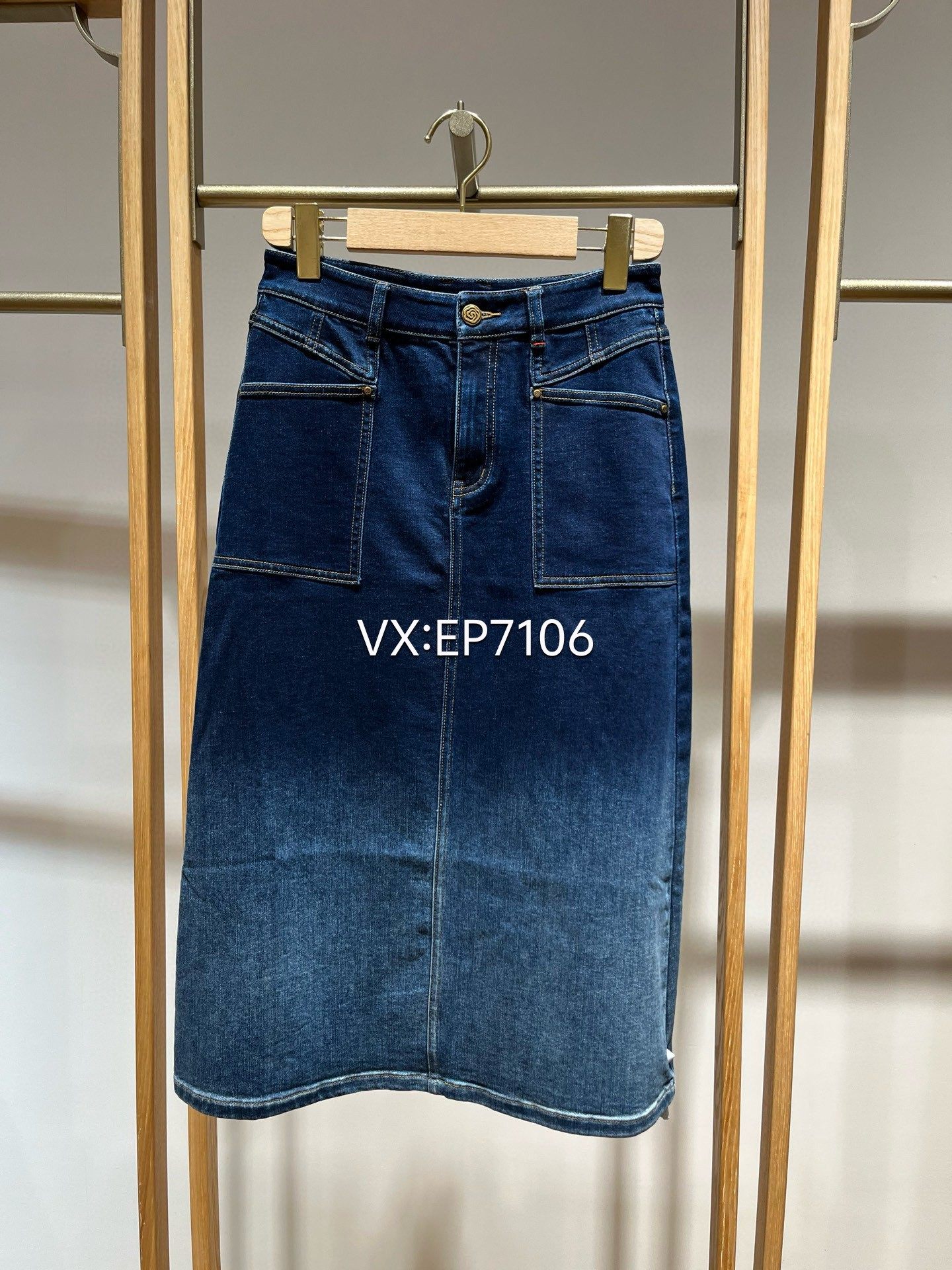 秋冬款高端系列蓝色含三醋酸渐变刺绣牛仔半身裙 EPJADJ301A-2699,女装/女士精品,半身裙,淘宝优惠券,粉丝福利购,淘宝优惠卷