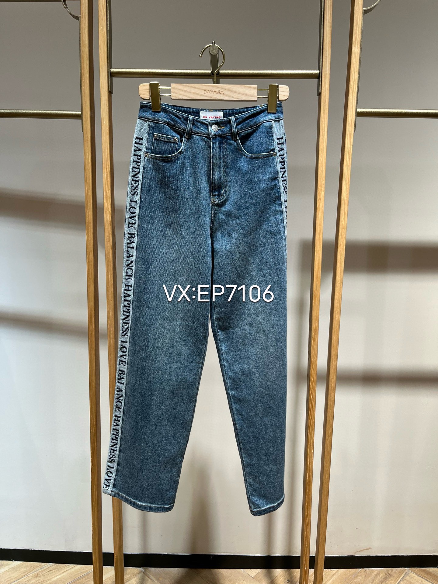 冬款蓝色撞色字母刺绣直筒牛仔裤裤子 EGJIDJ626A-1999
