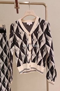 EGIAA9113A 黑白菱格弹力针织开衫 1999 黑色V领时尚 秋冬款