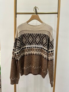 大雅家秋冬款咖色经典圆领提花烫钻套头毛衣 HFJIR9539A-4599