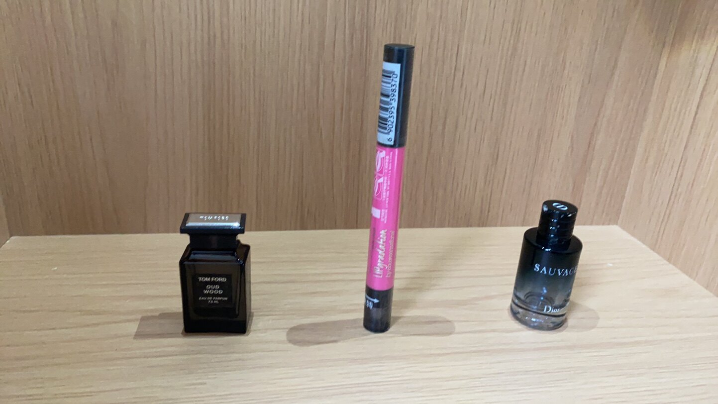 美宝莲绝色持久雾感唇棒 口红 01 02 03 04 05 06 08 13