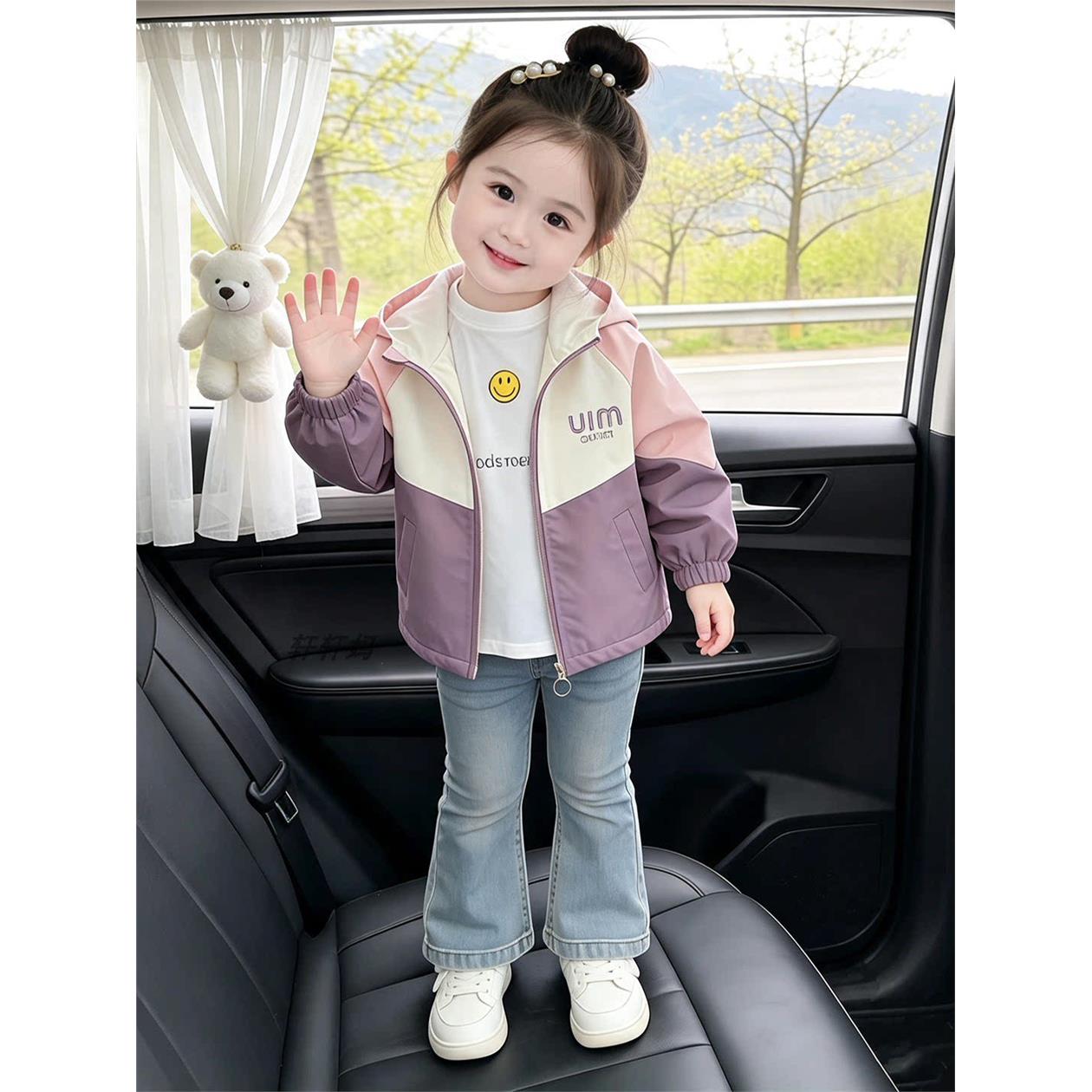 女童韩版冲锋衣外套2026新款春秋季儿童小女孩洋气连帽夹克衫上衣
