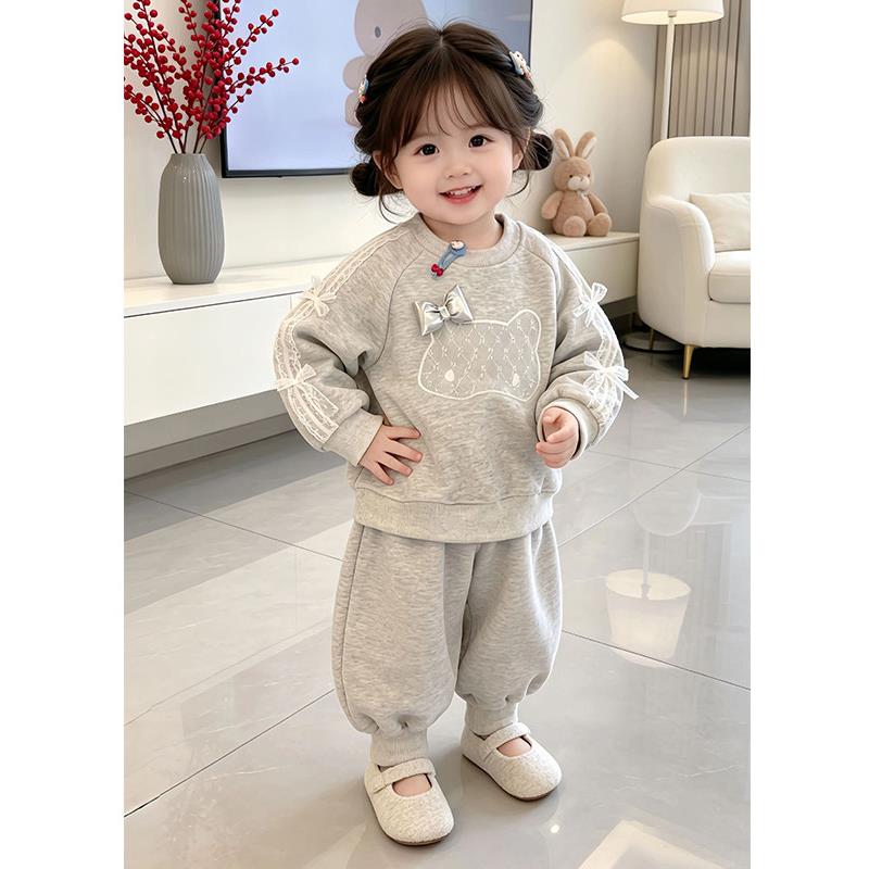 女童休闲KT蝴蝶结秋季套装2026新款儿童宝宝韩系蕾丝拼接卫衣裤潮