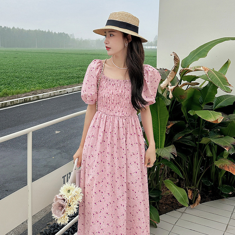 粉色碎花连衣裙女新款夏季一字肩俏皮减龄少女感泡泡袖收腰初恋裙,女装连衣裙,金十上