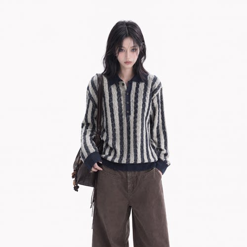 老钱松弛感竖条纹Polo领软糯毛衣