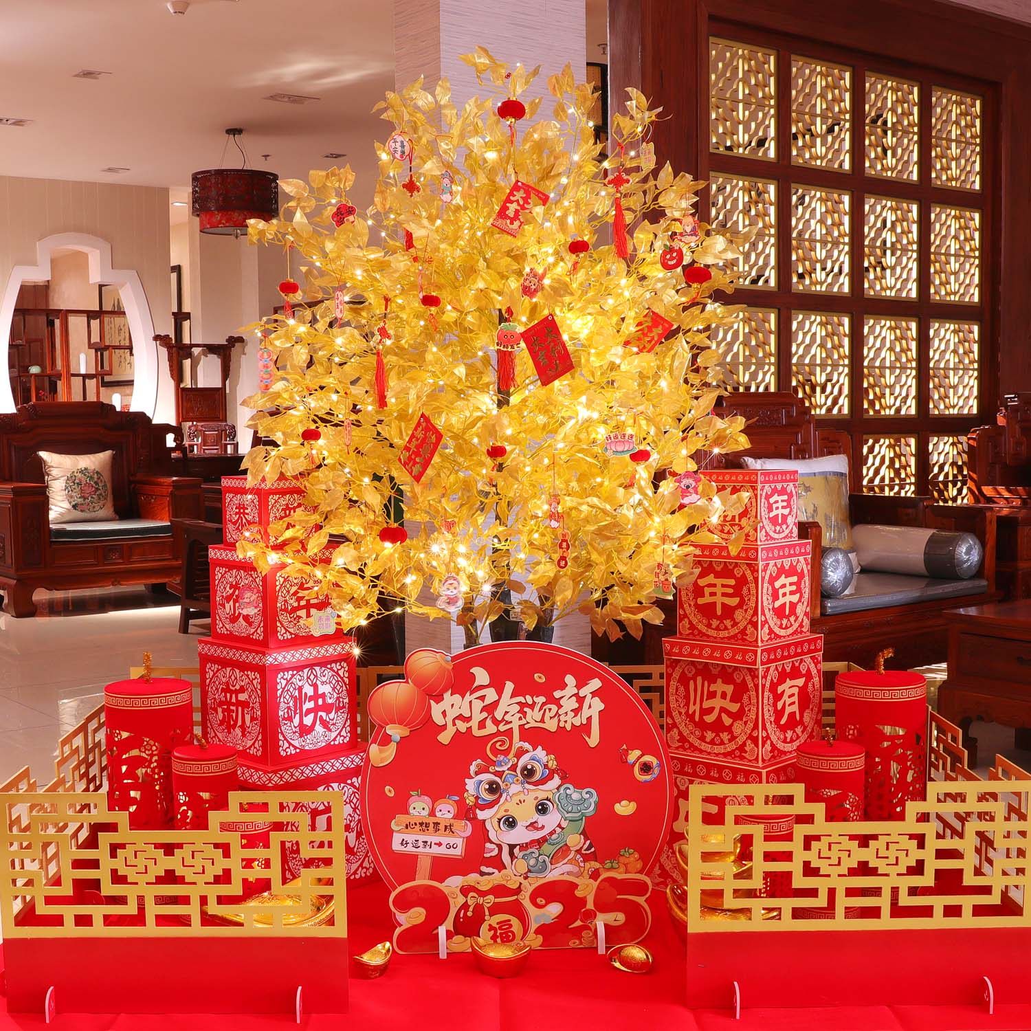 2025蛇年新年装饰品春节金钱发财树元旦场景布置商场酒店套餐摆件