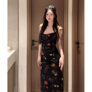 黑色碎花吊帶連衣裙女2025年夏季 包臀氣質(zhì)長(zhǎng)裙子 海邊度假修身 新款