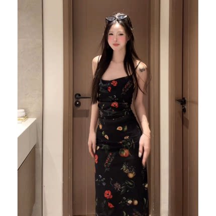 黑色碎花吊带连衣裙女2025年夏季新款海边度假修身包臀气质长裙子