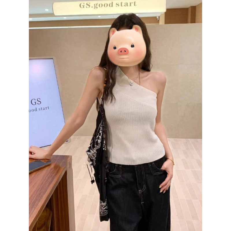 白色不规则斜肩冰丝针织背心女夏外穿设计感小众修身辣妹短款上衣