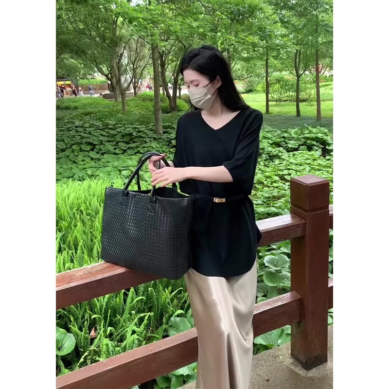 法式V领黑色短袖冰丝针织衫女夏季2025新款老钱风穿搭高级感上衣