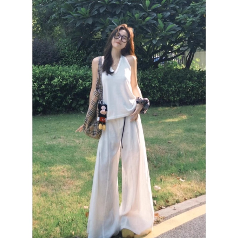 老钱风穿搭法式V领挂脖露背白色吊带背心女夏季外穿修身无袖上衣