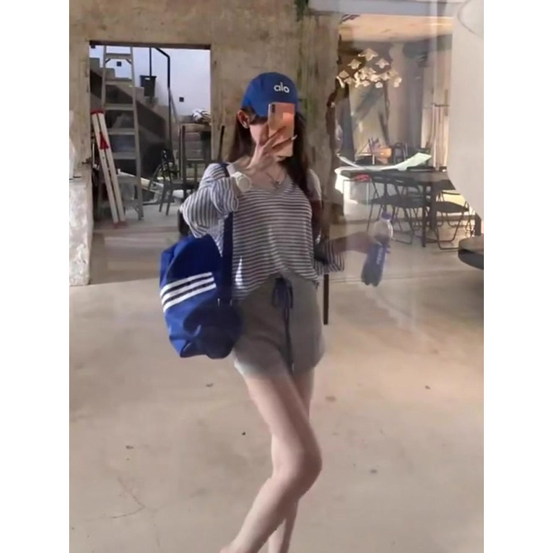 蓝色V领条纹冰丝长袖防晒T恤女夏季薄款微透外搭空调罩衫透气上衣