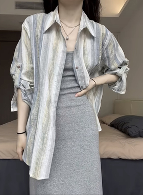 孕妇吊带连衣裙子2025春夏季新款灰色中长裙＋条纹衬衣开衫两件套