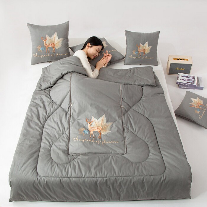 全棉刺绣抱枕被子两用二合一汽车用靠垫办公室沙发午睡纯棉空调被